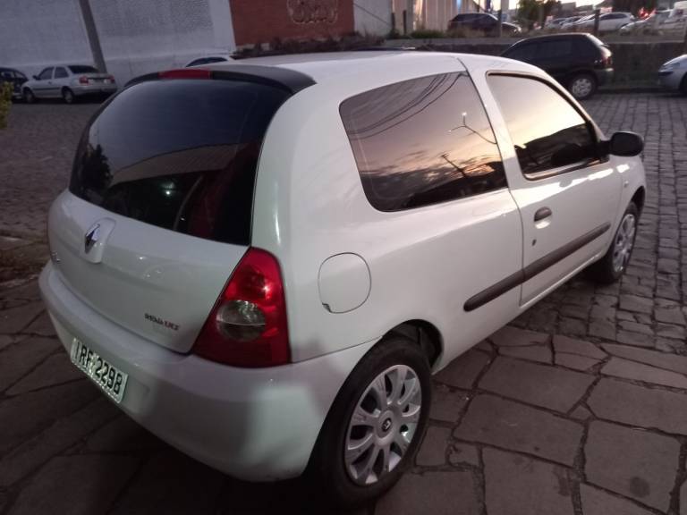 RENAULT - CLIO - 2010/2011 - Branca - R$ 18.900,00