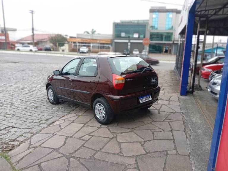 FIAT - PALIO - 2003/2003 - Vermelha - R$ 16.990,00