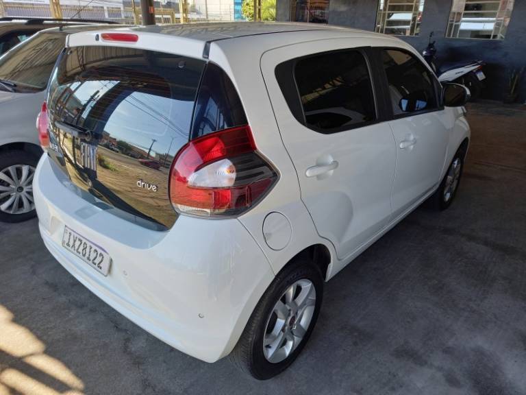 FIAT - MOBI - 2017/2018 - Branca - R$ 44.900,00