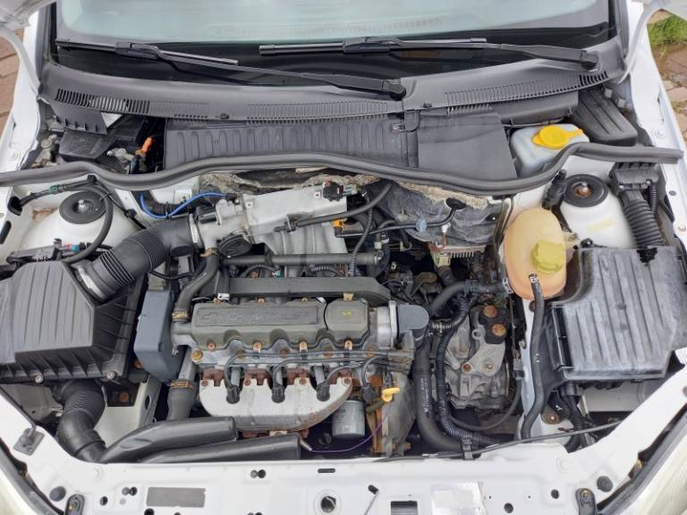 CHEVROLET - CORSA - 2002/2003 - Branca - R$ 18.900,00