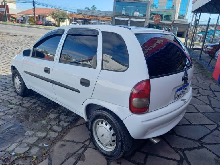 CHEVROLET - CORSA - 2001/2001 - Branca - R$ 19.500,00