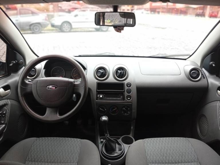 FORD - FIESTA - 2006/2007 - Prata - R$ 22.990,00