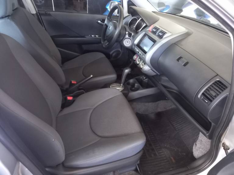 HONDA - FIT - 2005/2006 - Prata - R$ 33.900,00