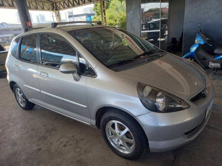 HONDA - FIT - 2005/2006 - Prata - R$ 33.900,00