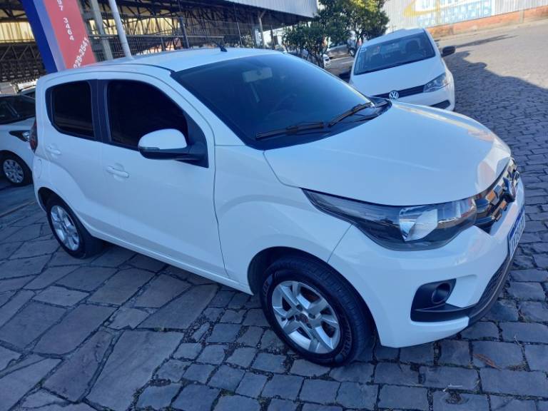 FIAT - MOBI - 2017/2018 - Branca - R$ 43.900,00