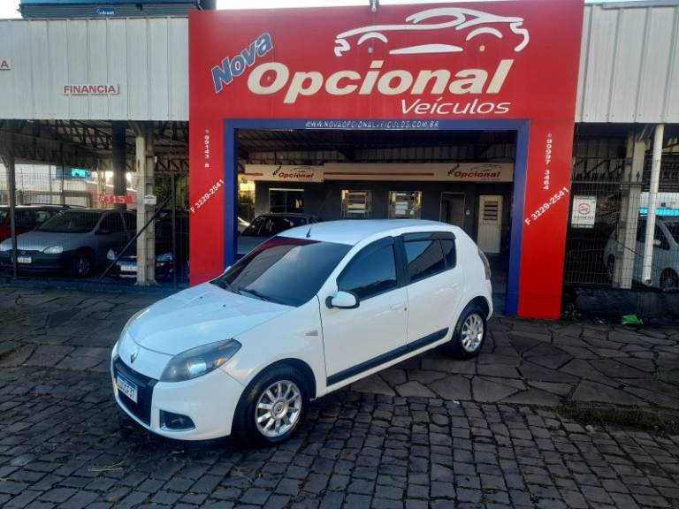 RENAULT - SANDERO - 2014/2014 - Branca - R$ 38.900,00