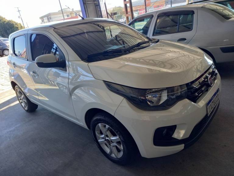 FIAT - MOBI - 2017/2018 - Branca - R$ 44.900,00