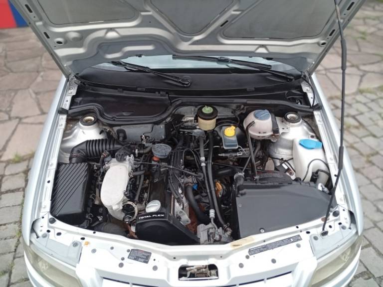 VOLKSWAGEN - PARATI - 2005/2006 - Prata - R$ 28.500,00