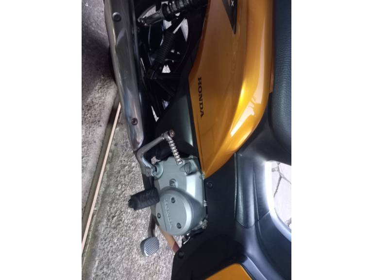 HONDA - BIZ 125 - 2011/2011 - Amarela - R$ 10.900,00