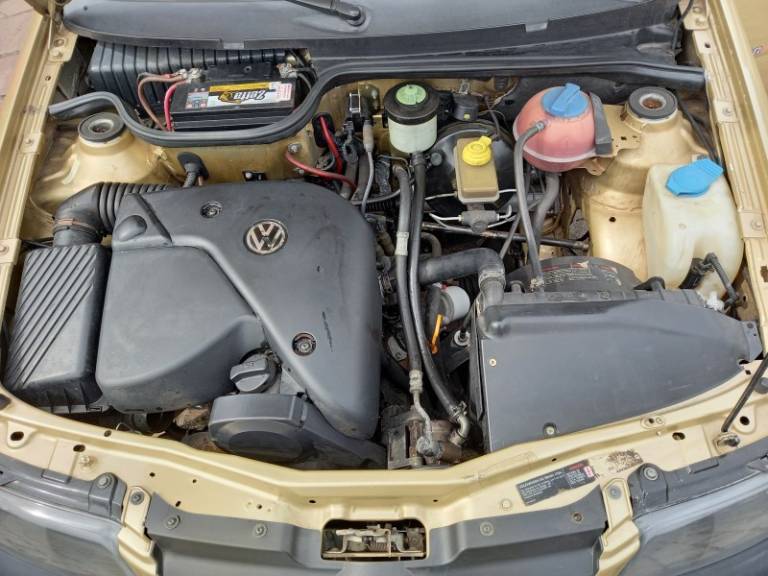 VOLKSWAGEN - SAVEIRO - 2001/2002 - Bege - R$ 34.900,00