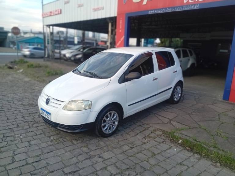 VOLKSWAGEN - FOX - 2008/2009 - Branca - R$ 15.990,00