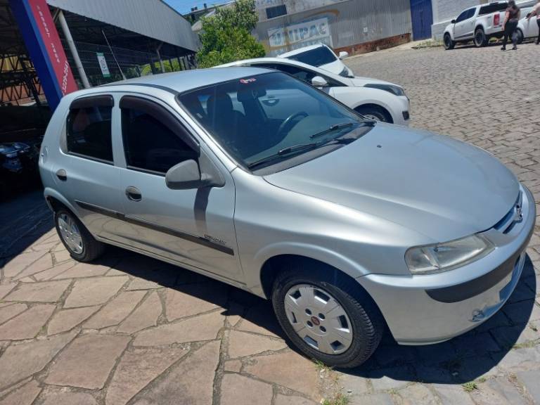 CHEVROLET - CELTA - 2005/2006 - Prata - R$ 19.900,00