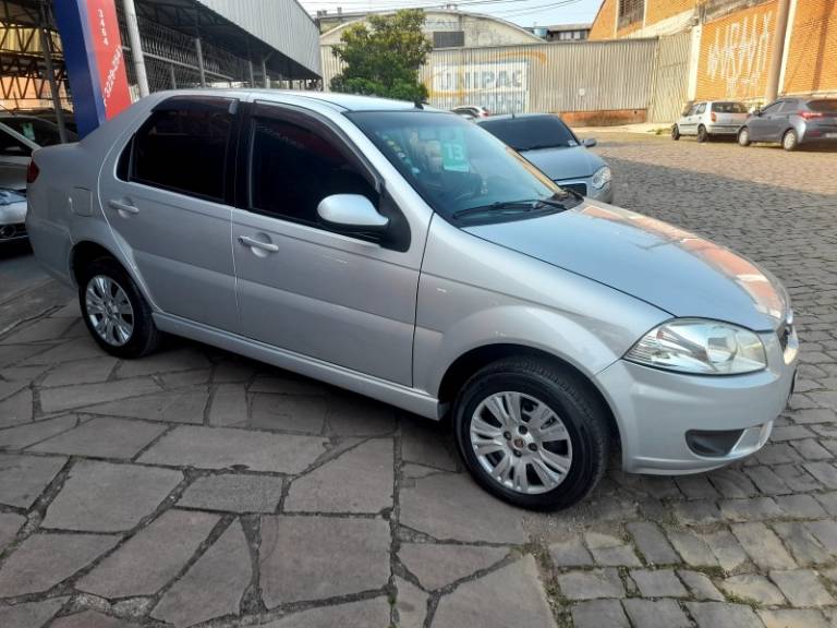 FIAT - SIENA - 2013/2013 - Prata - R$ 33.900,00