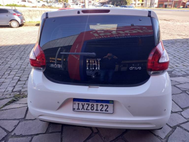 FIAT - MOBI - 2017/2018 - Branca - R$ 43.900,00