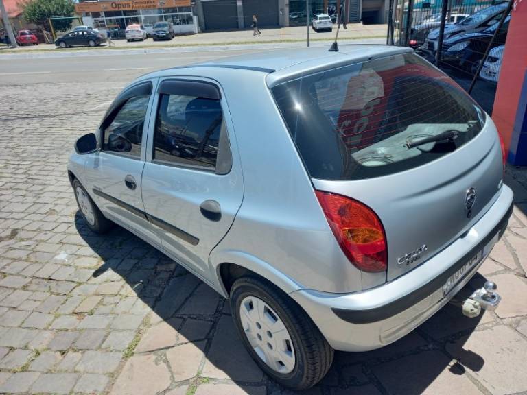 CHEVROLET - CELTA - 2005/2006 - Prata - R$ 19.900,00