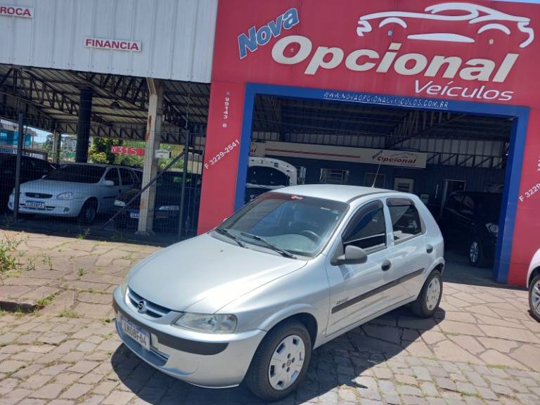 CHEVROLET - CELTA - 2005/2006 - Prata - R$ 19.900,00