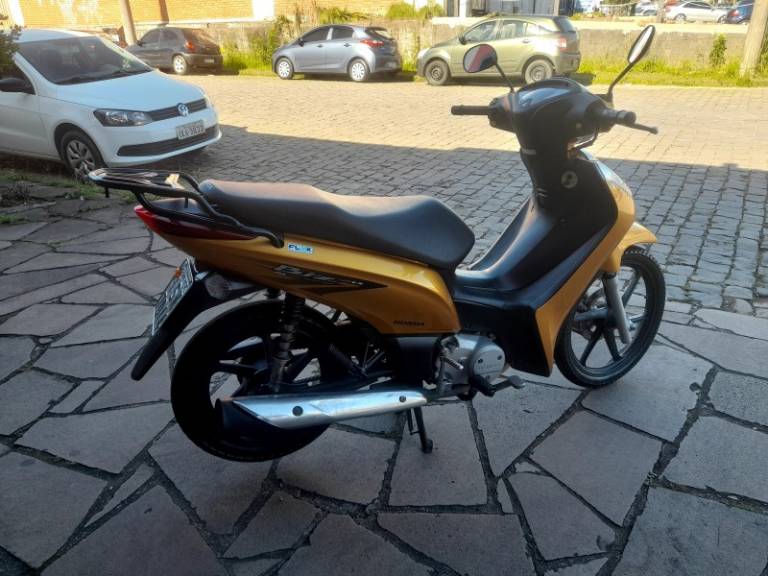 HONDA - BIZ 125 - 2011/2011 - Dourada - R$ 10.900,00