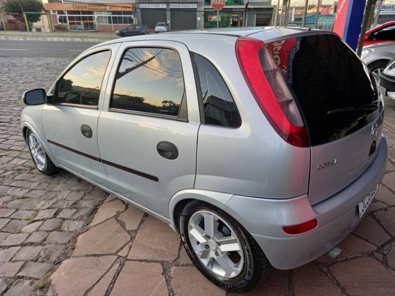 CHEVROLET - CORSA - 2006/2006 - Prata - R$ 23.990,00