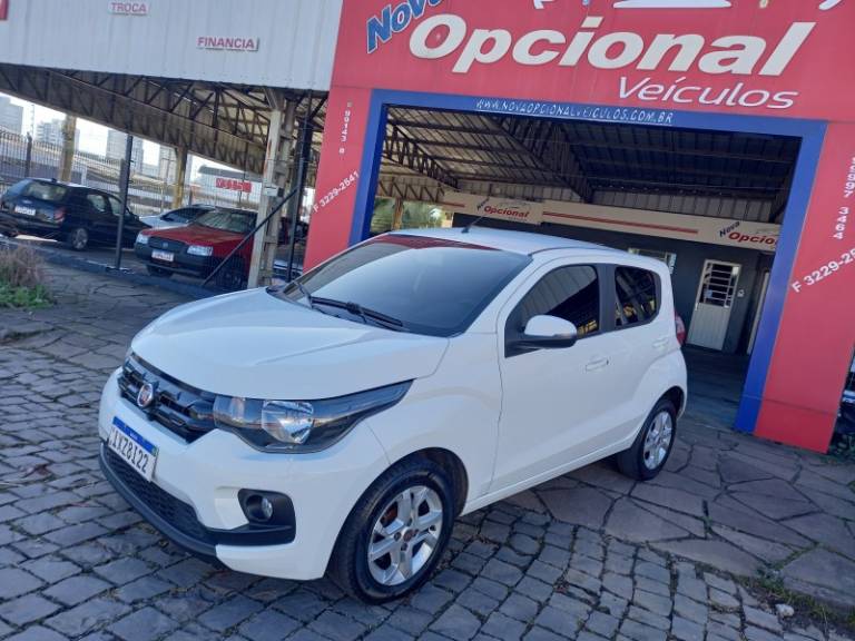 FIAT - MOBI - 2017/2018 - Branca - R$ 44.900,00